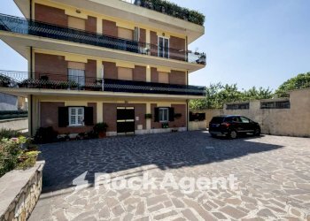 Facciata - Trilocale via Tuscolana, 2122, Roma - foto 21