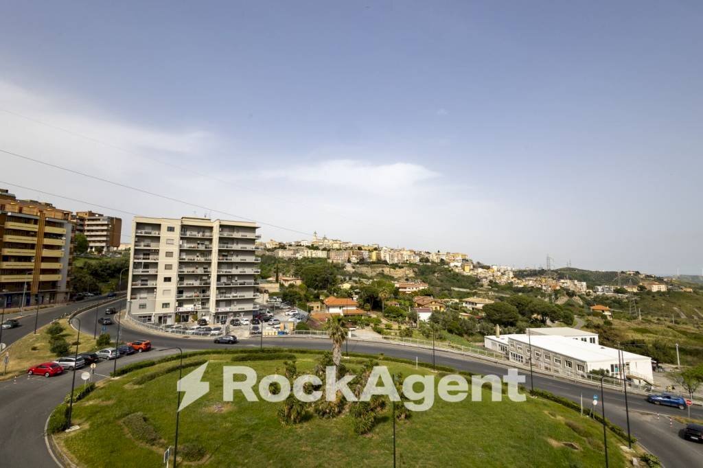 Vista - Trilocale viale Vincenzo de Filippis, 68, Catanzaro - foto 2