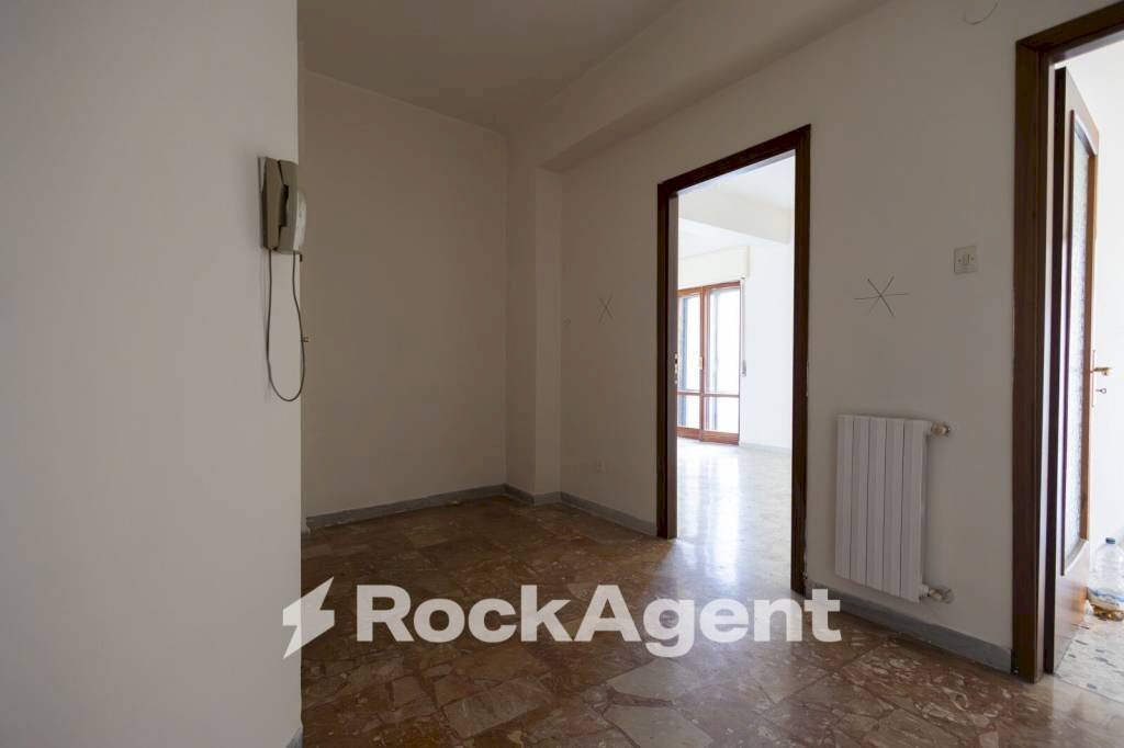 Ingresso - Trilocale viale Vincenzo de Filippis, 68, Catanzaro - foto 3