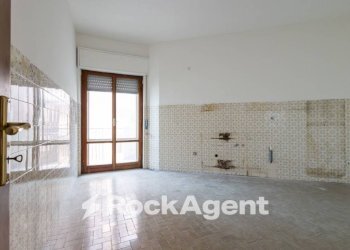 Salone - Trilocale viale Vincenzo de Filippis, 68, Catanzaro - foto 9