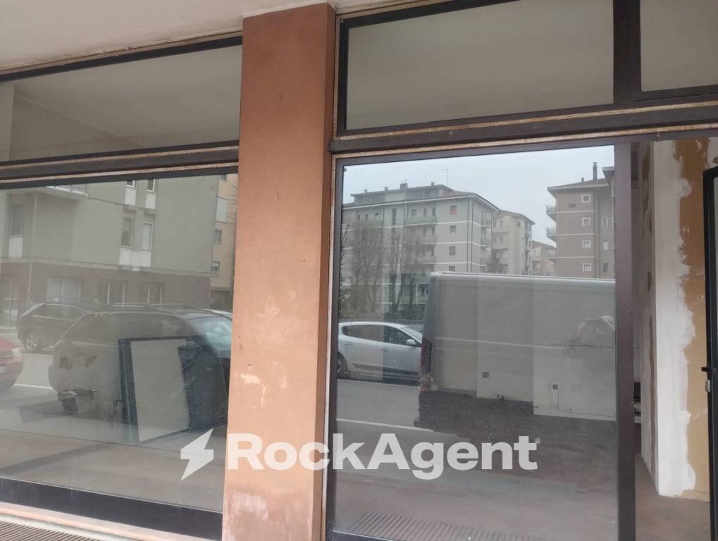 Interno non residenziale - Negozio via W.A Mozart, Mantova - foto 2