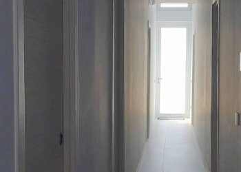 Corridoio - Office via Nazionale, 77, Sant'Egidio del Monte Albino - photo 8