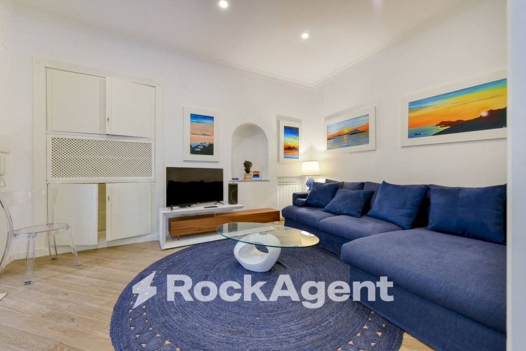 Salone - Two-room apartment via del Parco Margherita, Napoli (neighborhood Chiaia) - photo 1