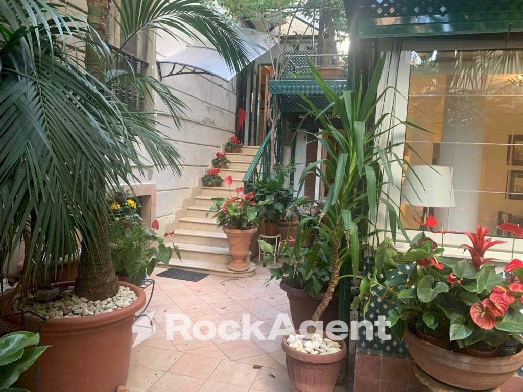 Giardino - Two-room apartment via del Parco Margherita, Napoli (neighborhood Chiaia) - photo 2