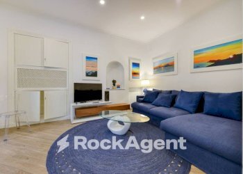 Salone - Two-room apartment via del Parco Margherita, Napoli (neighborhood Chiaia) - photo 1