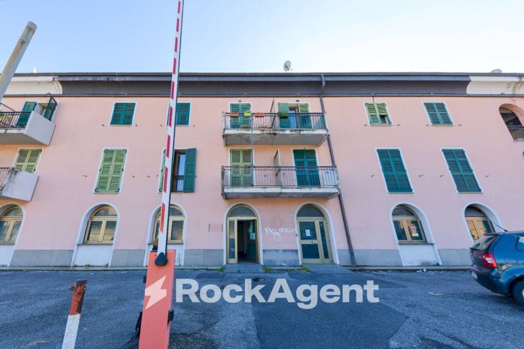 Facciata - Shop via Teglia, 89, Genova (neighborhood Bolzaneto) - photo 2