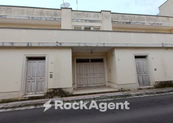 Facciata - Apartment via Regina Elena, 25, Trepuzzi - photo 2