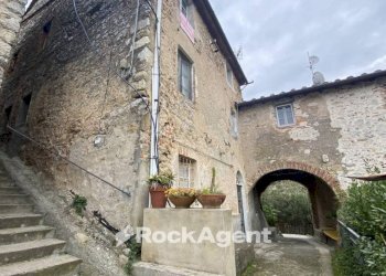 Facciata - Casa indipendente strada Comunale di Nocchi, 131, Camaiore - foto 2