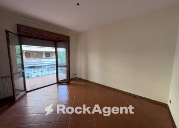 Camera da letto - Three-room apartment via Sanzeno, 15, Roma - photo 2