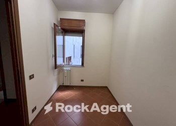 Camera da letto - Three-room apartment via Sanzeno, 15, Roma - photo 17