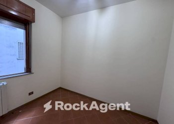 Camera da letto - Three-room apartment via Sanzeno, 15, Roma - photo 19