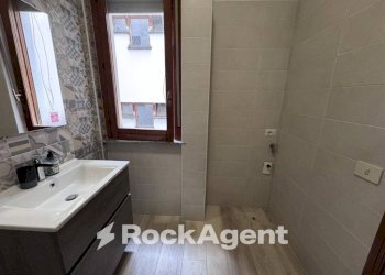 Bagno - Three-room apartment via Sanzeno, 15, Roma - photo 28