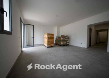 Stanza non arredata - Capannone via Predda Niedda Strada 1, 85, Sassari - foto 3