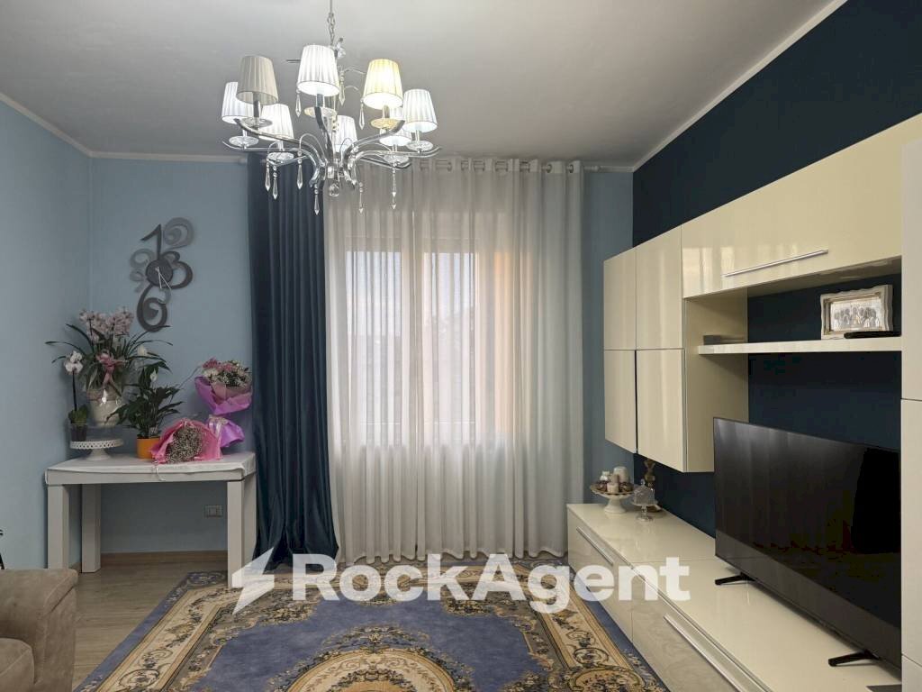 Camera da letto - Trilocale viale Ildebrando Cocconi, Parma - foto 3