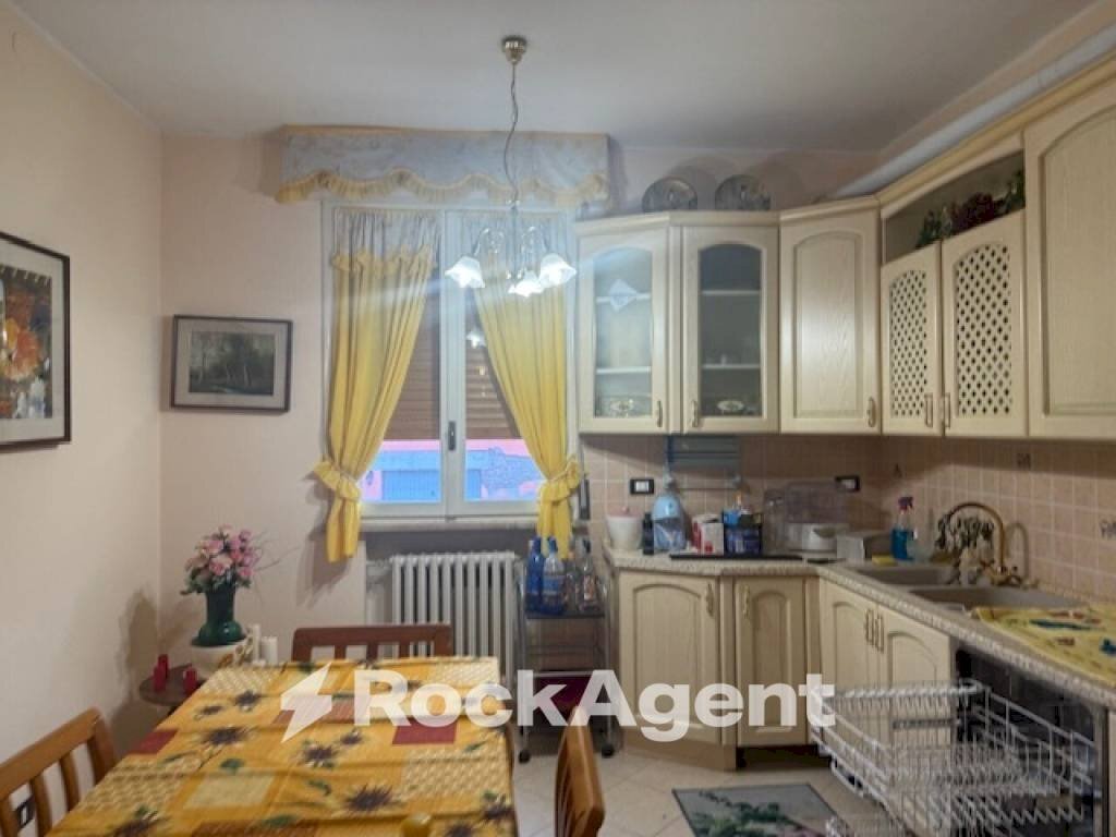 Cucina - Villa via Giuseppe Mazzini, Cadelbosco di Sopra - foto 2