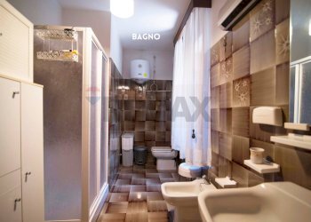 BAGNO CON DOCCIA - Casa indipendente VIA CAVOUR
 
17, Roccastrada - foto 31