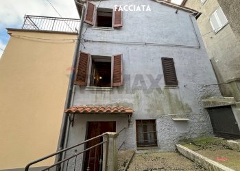FACCIATA - Casa indipendente VIA BOLOGNA
 
7, Castell'Azzara - foto 4