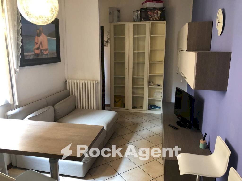 Camera da letto - Bilocale piazza Martiri del 7 Luglio, Reggio nell'Emilia - foto 3