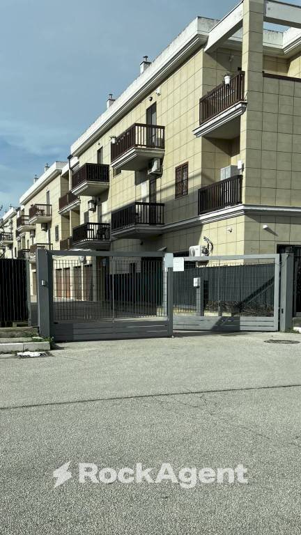 Facciata - Trilocale via Manfredonia, 90, Foggia - foto 2