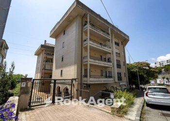 Facciata - Shop viale dei Bizantini, 75, Catanzaro - photo 3