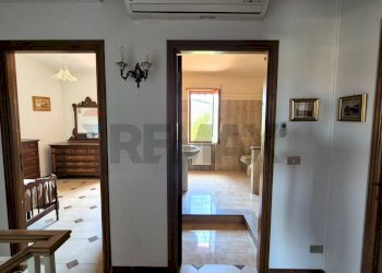 Hall / corridoio - Independent house Sedilo - photo 20