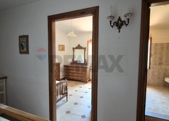 Hall / corridoio - Independent house Sedilo - photo 24