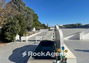 Piscina - Capannone via Valle Sbraccia, 36, Cappelle sul Tavo - foto 1