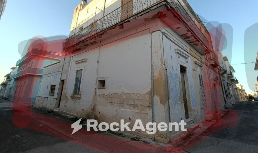 Facciata - Quadrilocale via Guglielmo Marconi, 28, Cutrofiano - foto 2
