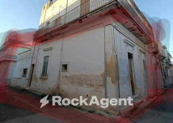 Facciata - Quadrilocale via Guglielmo Marconi, 28, Cutrofiano - foto 2