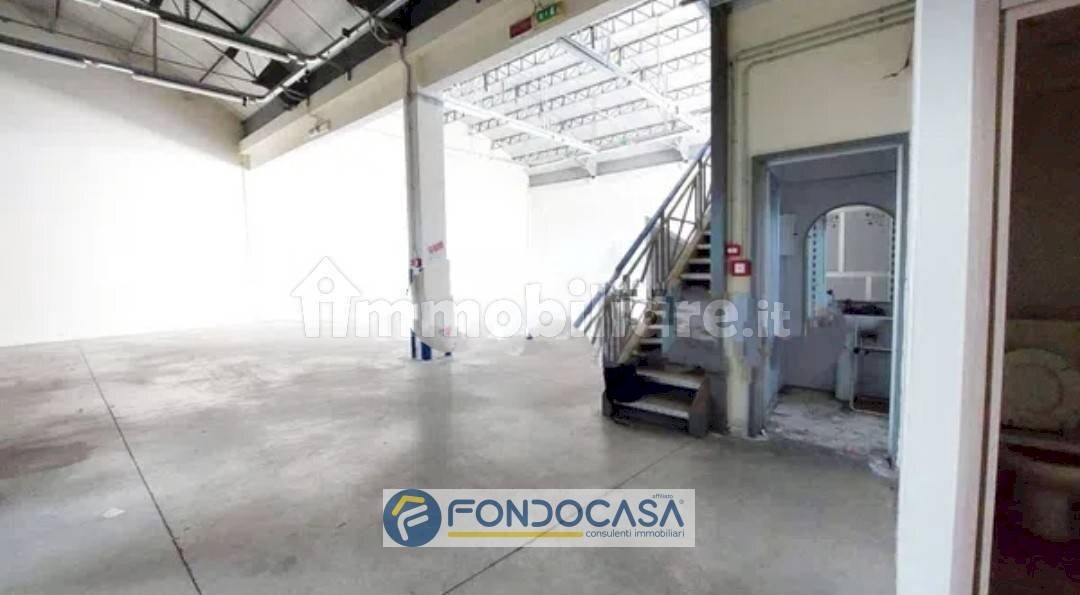 Foto 2 - Magazzino via toscanini
 
16, Sant'Antimo - foto 2