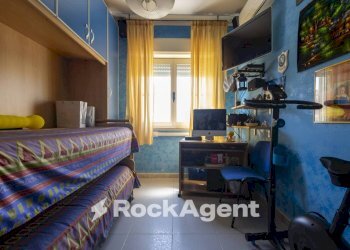 Camera da letto - Quadrilocale via Monsignor Armando Fares, 21, Catanzaro - foto 12