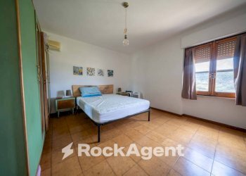 Camera da letto - Casa indipendente via Francesco Cossiga, 180, Siligo - foto 11
