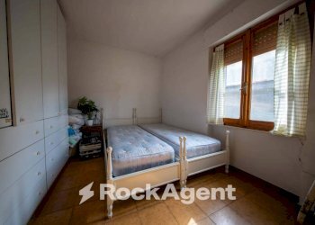 Camera da letto - Casa indipendente via Francesco Cossiga, 180, Siligo - foto 12