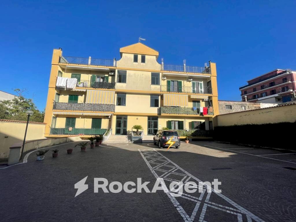 Posto macchina - Quadrilocale via Publio Virgilio Marone 10, Poggiomarino - foto 1