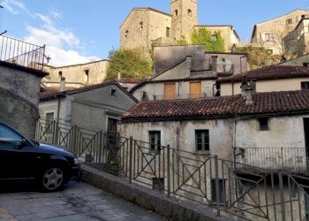 Facciata - Casa indipendente via Mazzarella, Trecchina - foto 1