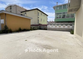 Posto macchina - Negozio via Cavour, 92, Alba Adriatica - foto 15