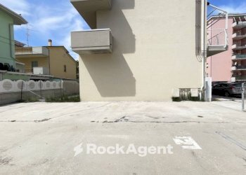 Posto macchina - Negozio via Cavour, 92, Alba Adriatica - foto 17