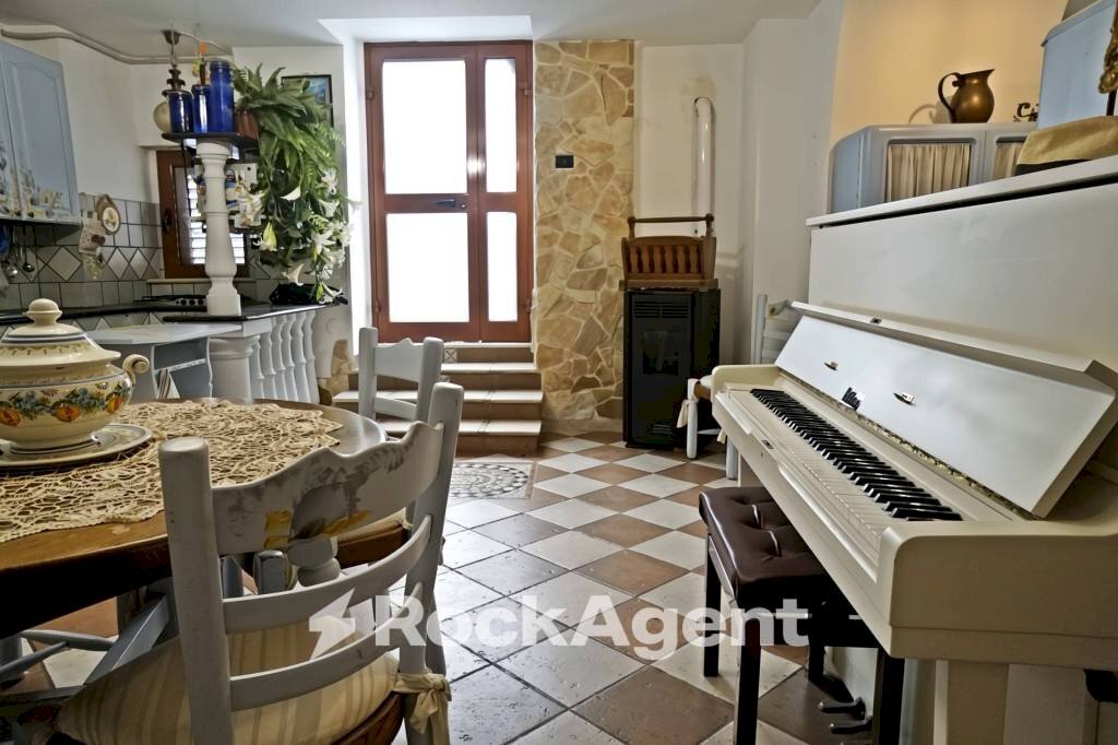 Salone - Trilocale via Casalnuovo, 23, Montescaglioso - foto 1