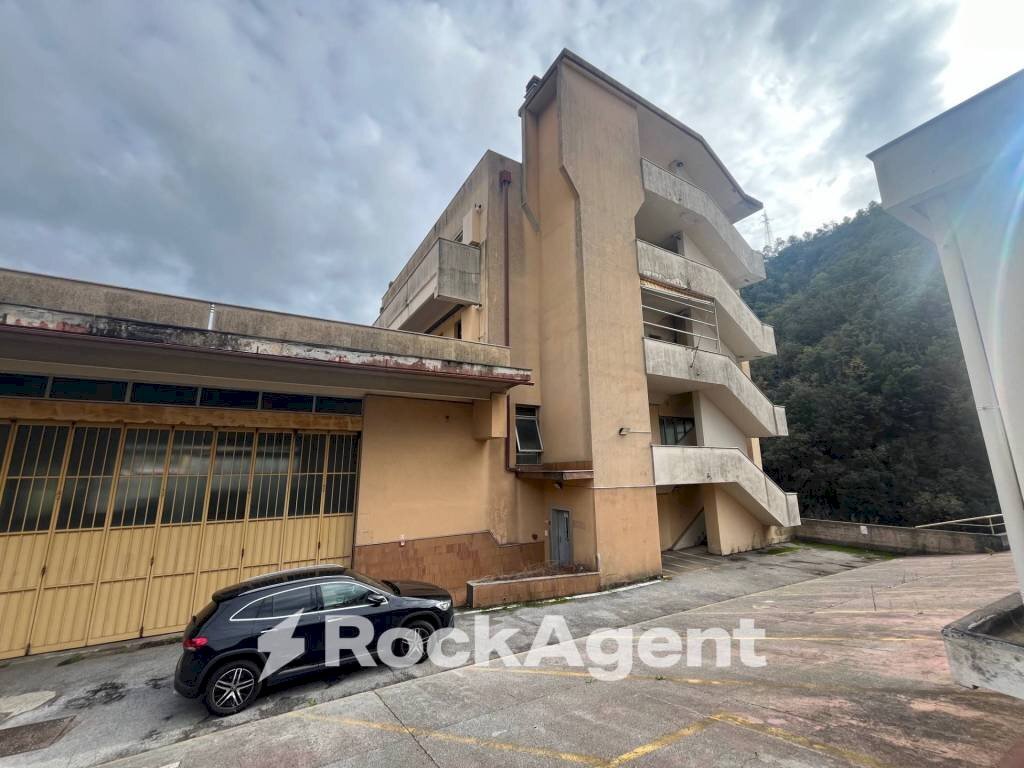 Facciata - Stabile - Palazzo via Emilio Vecchia, Varazze - foto 1