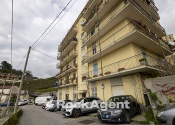 Facciata - Trilocale via Candela, 12, Catanzaro - foto 1