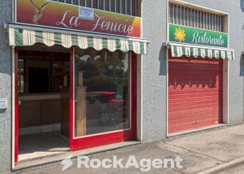 Facciata - Negozio via San Pedrino, 11, Vignate - foto 3