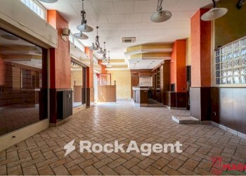 Interno non residenziale - Negozio via San Pedrino, 11, Vignate - foto 6