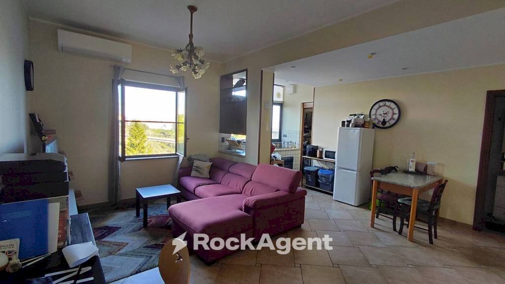 Salone - Trilocale via Sirleto, 67, Catanzaro - foto 1