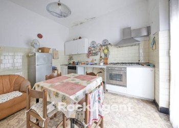 Cucina - Trilocale salita Sella, Genova (zona Apparizione) - foto 12
