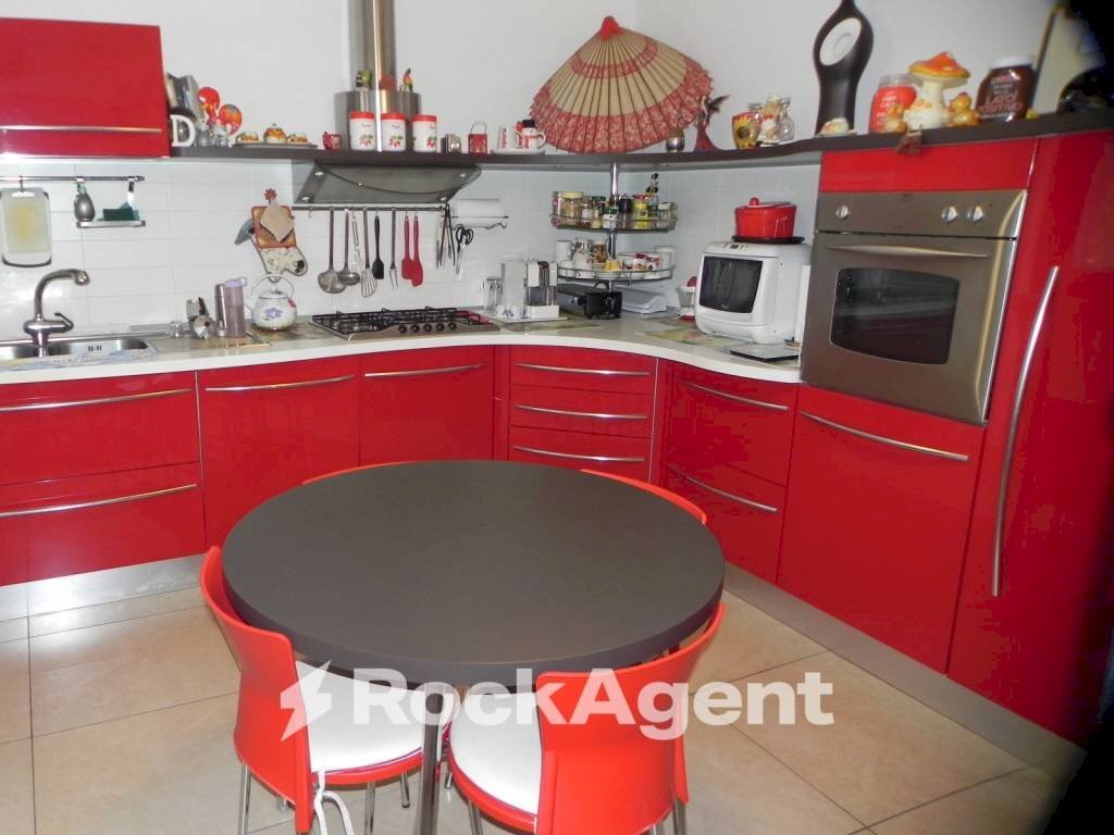 Cucina - Appartamento via Pietro Nenni, 39, Montecarotto - foto 1