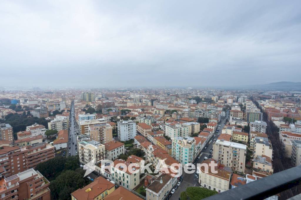 Vista - Trilocale piazza Giacomo Matteotti, 40, Livorno - foto 1