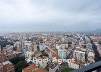 Vista - Trilocale piazza Giacomo Matteotti, 40, Livorno - foto 1