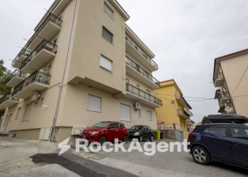 Facciata - Trilocale via Aquileia, 39, Catanzaro - foto 32