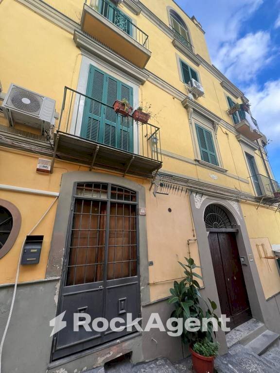 Facciata - One-room apartment salita del Petraio, Napoli (neighborhood Vomero) - photo 2