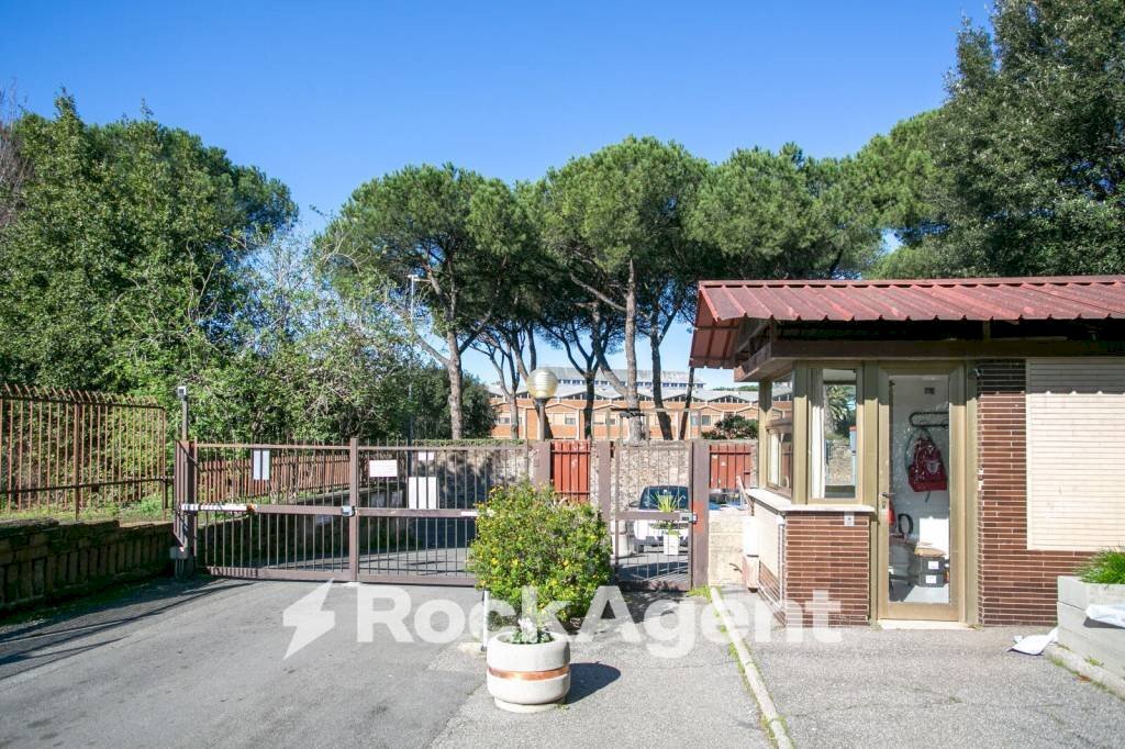 Facciata - Attico via di Torre Rossa, 35, Roma - foto 1